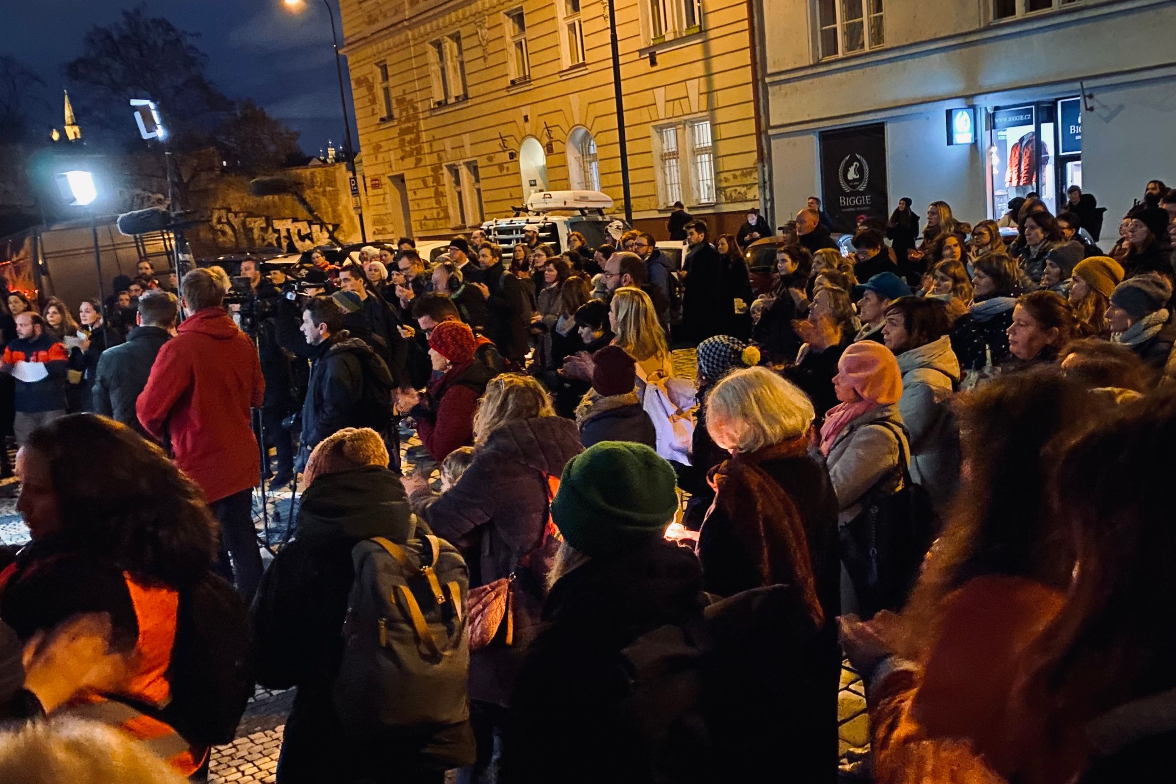 Děti úplňku - Noc důstojnosti 2024 pozvánka